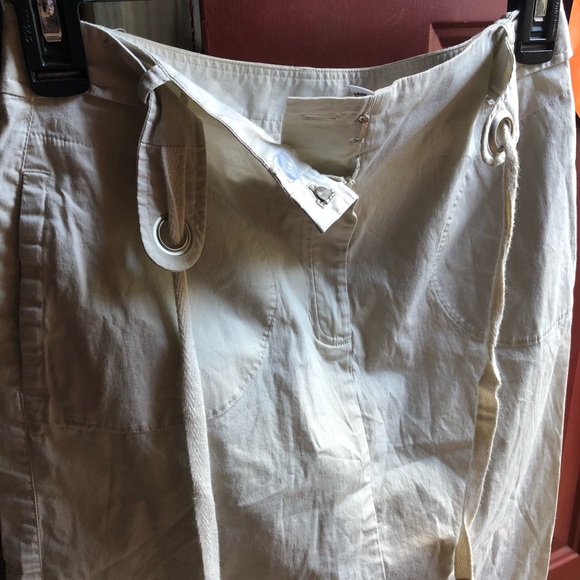 Khaki colored skirt with pockets - Picture 3 of 5